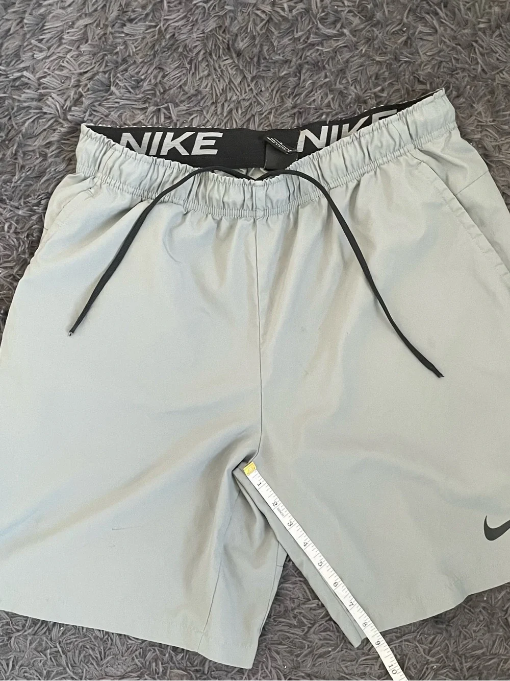 Men Size Large Nike Dri-FIT Stride 7